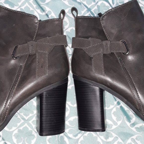 Gray high heel ankle boots - Picture 3 of 5